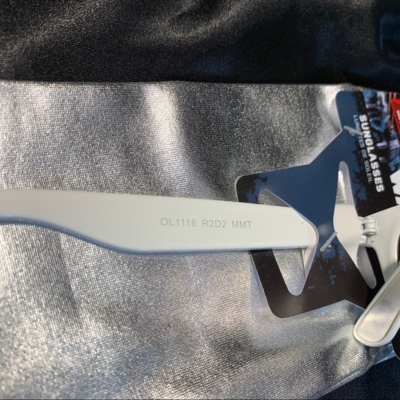 NWT Star Wars R2D2 Wayfarer Sunglasses w/ pouch - Picture 7 of 9